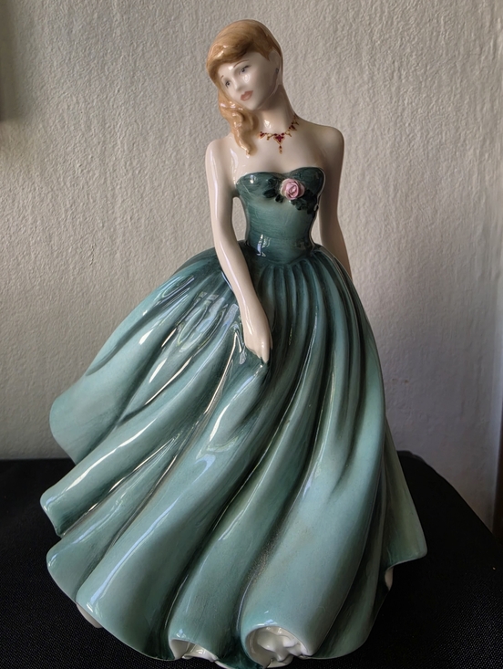 Royal Doulton Other - Royal Doulton Sarah Figurine HN 3978 Figure of the Year 2002